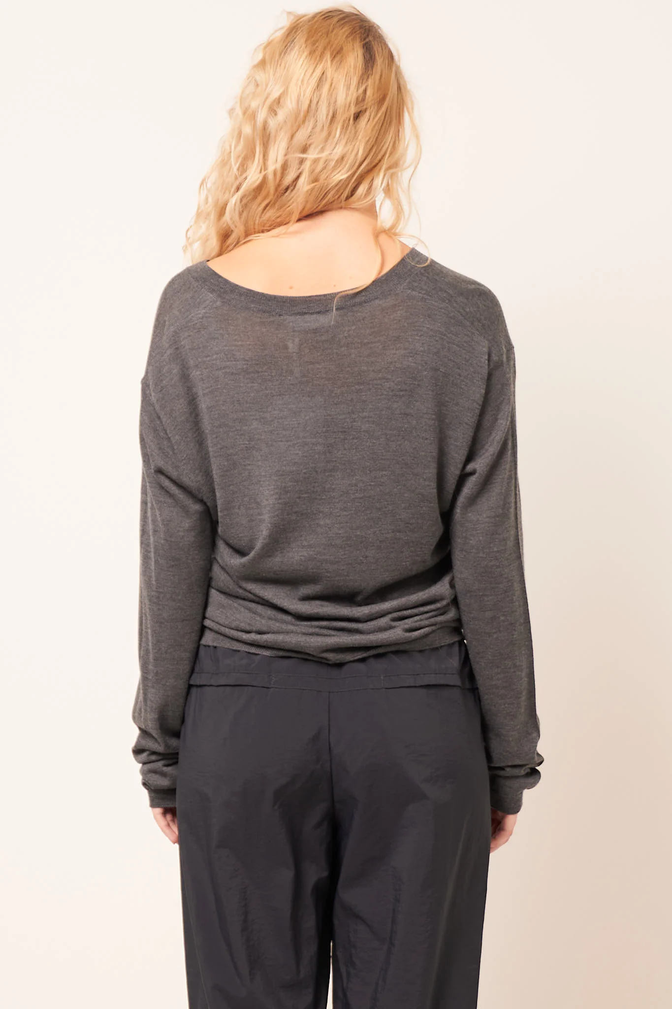 Ebba Wool Silk V-Neck Anthracite Grey - Image 6