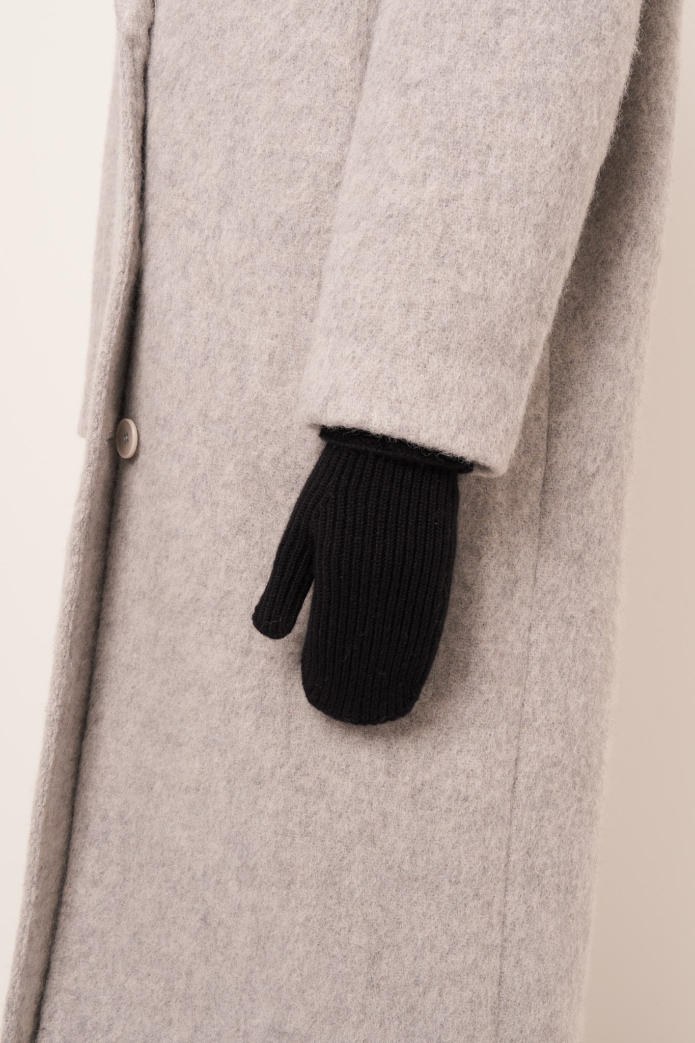 Emma Cashmere Mittens Black - Image 3