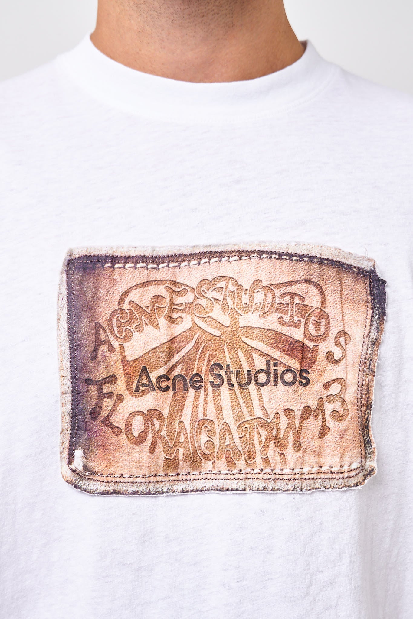 Logo T-Shirt White - Image 9