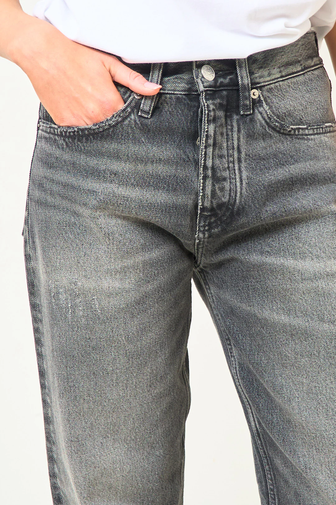 Loose Jeans New Black Worn - Image 3