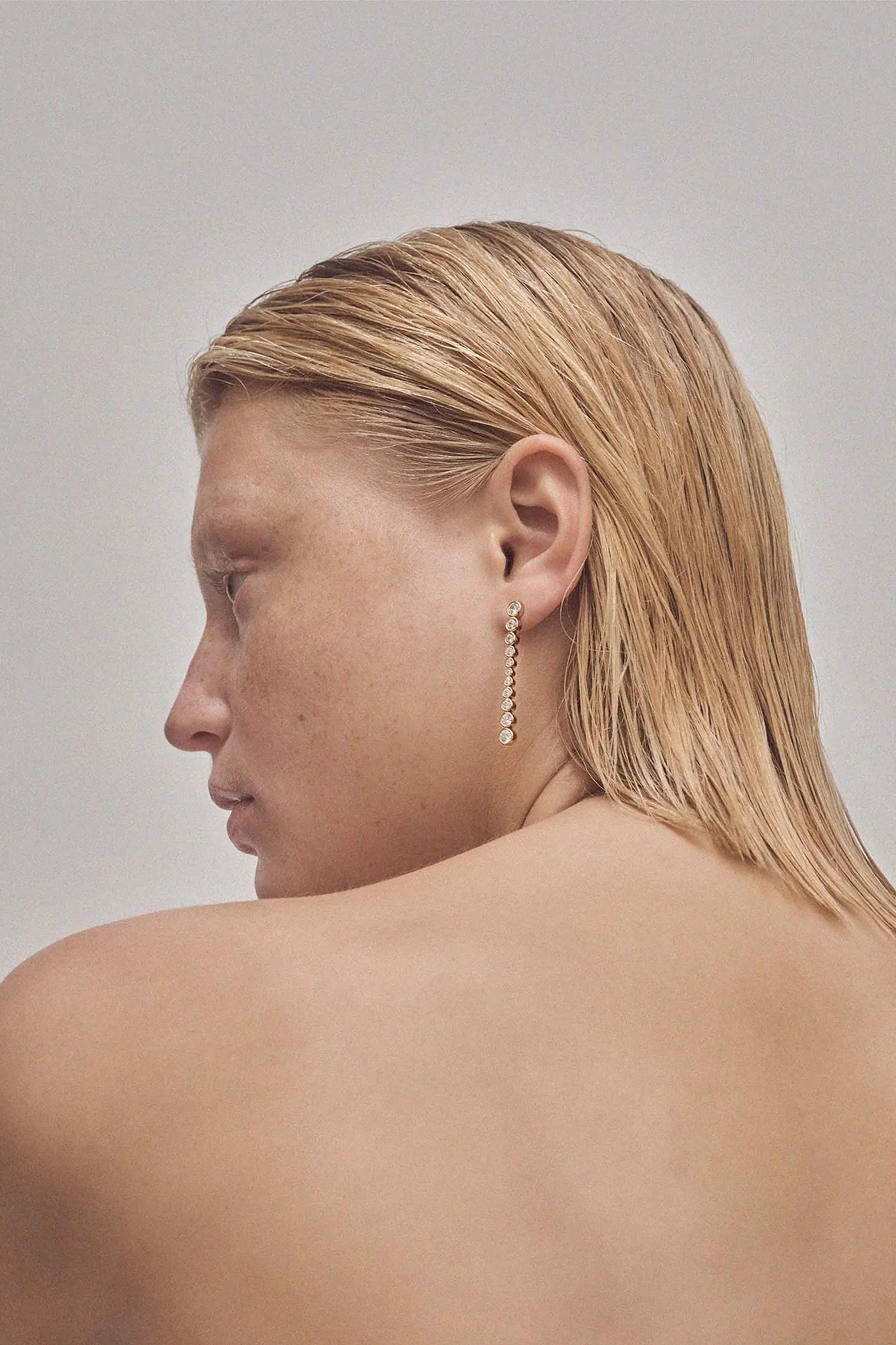 Oda Long Earring Gold - Image 2