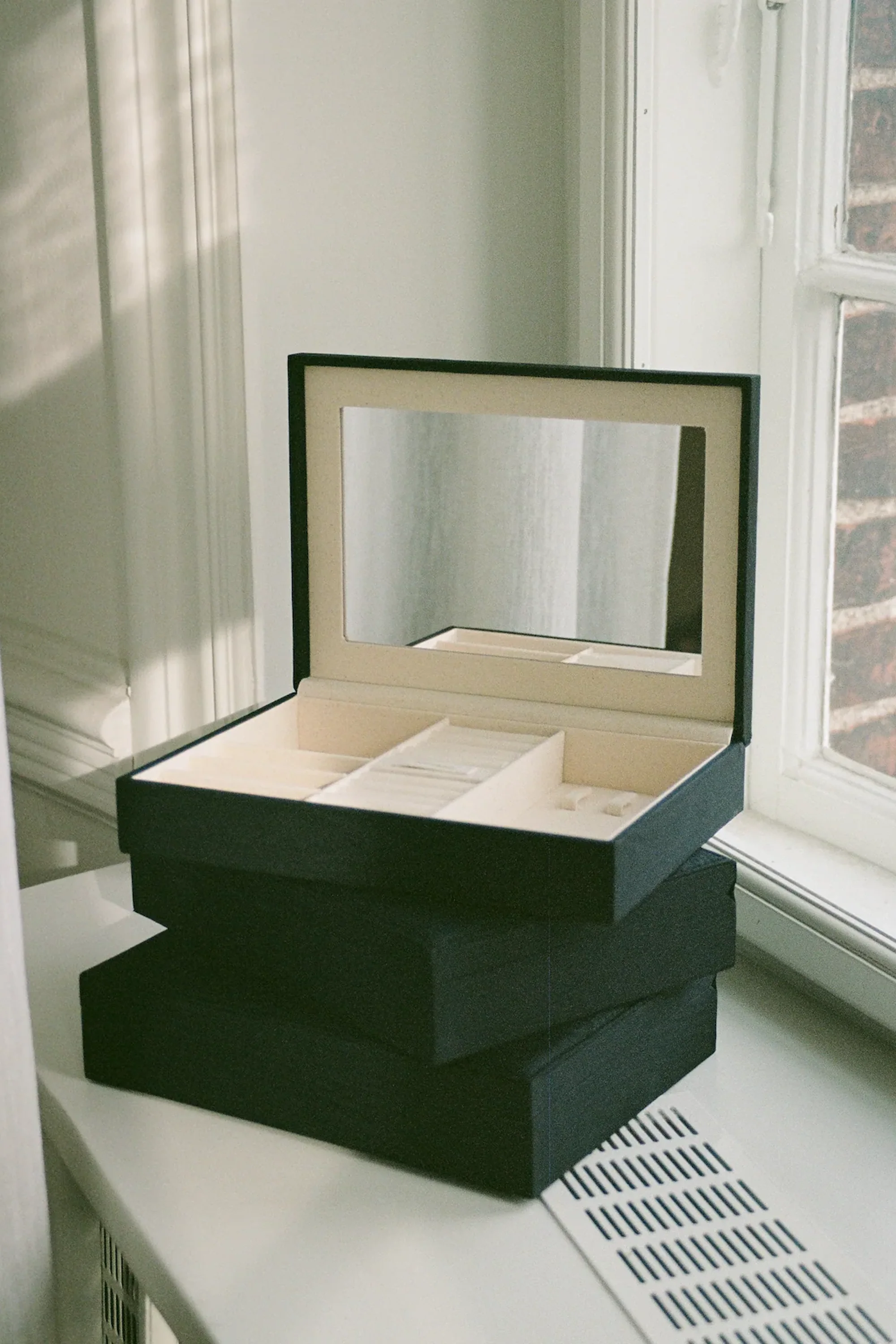 Jewelry Case Moiré Black - Image 4