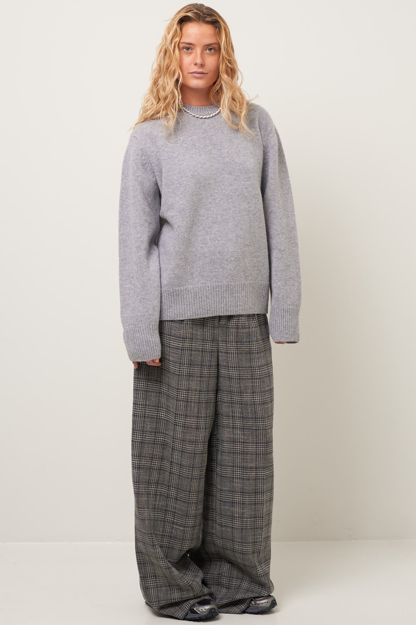 Visse Round Neck Sweater City Grey - Image 4
