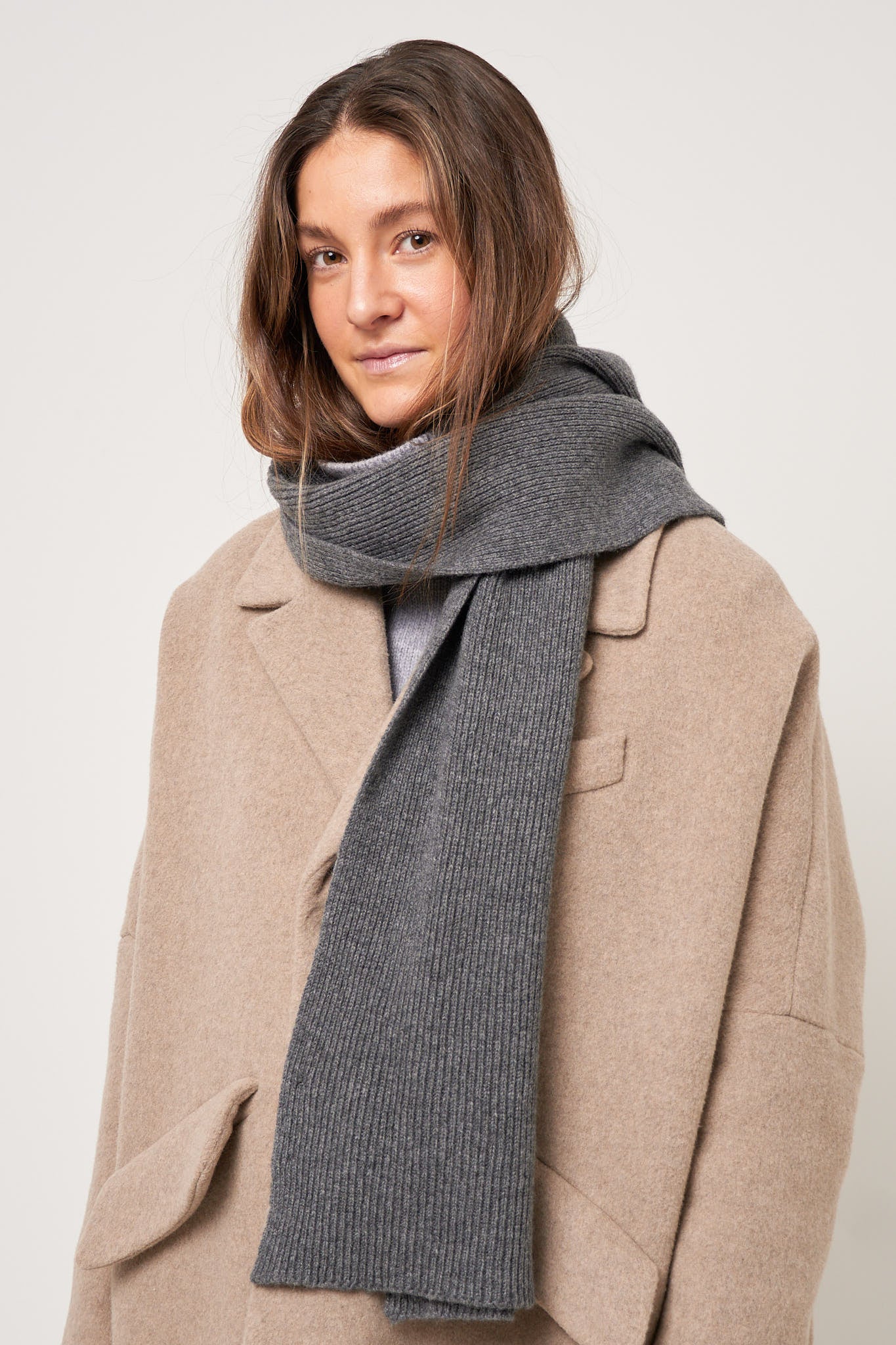 Windsor Cashmere Scarf Anthracite - Image 3