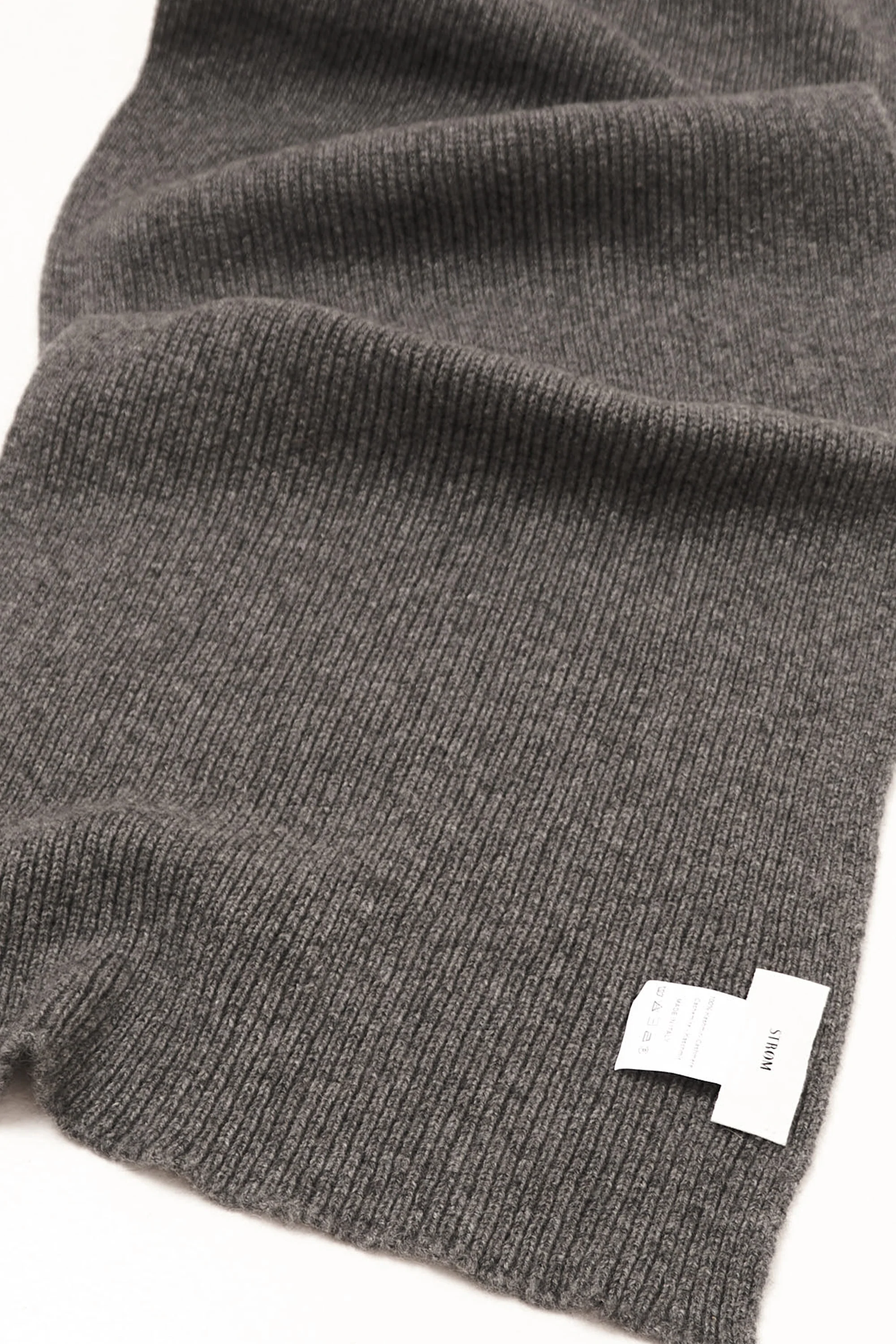 Windsor Cashmere Scarf Anthracite - Image 4