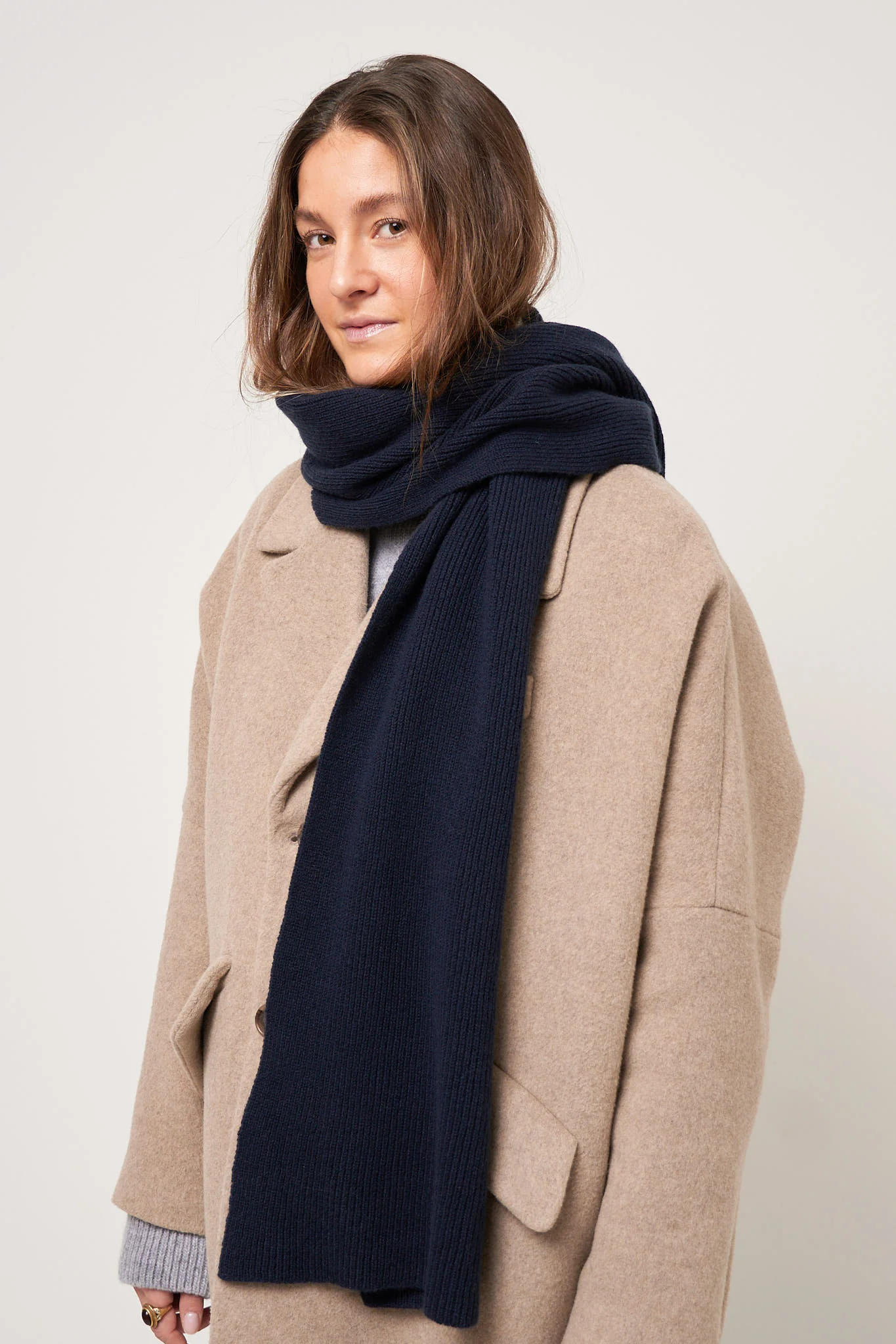Windsor Cashmere Scarf Navy - Image 2