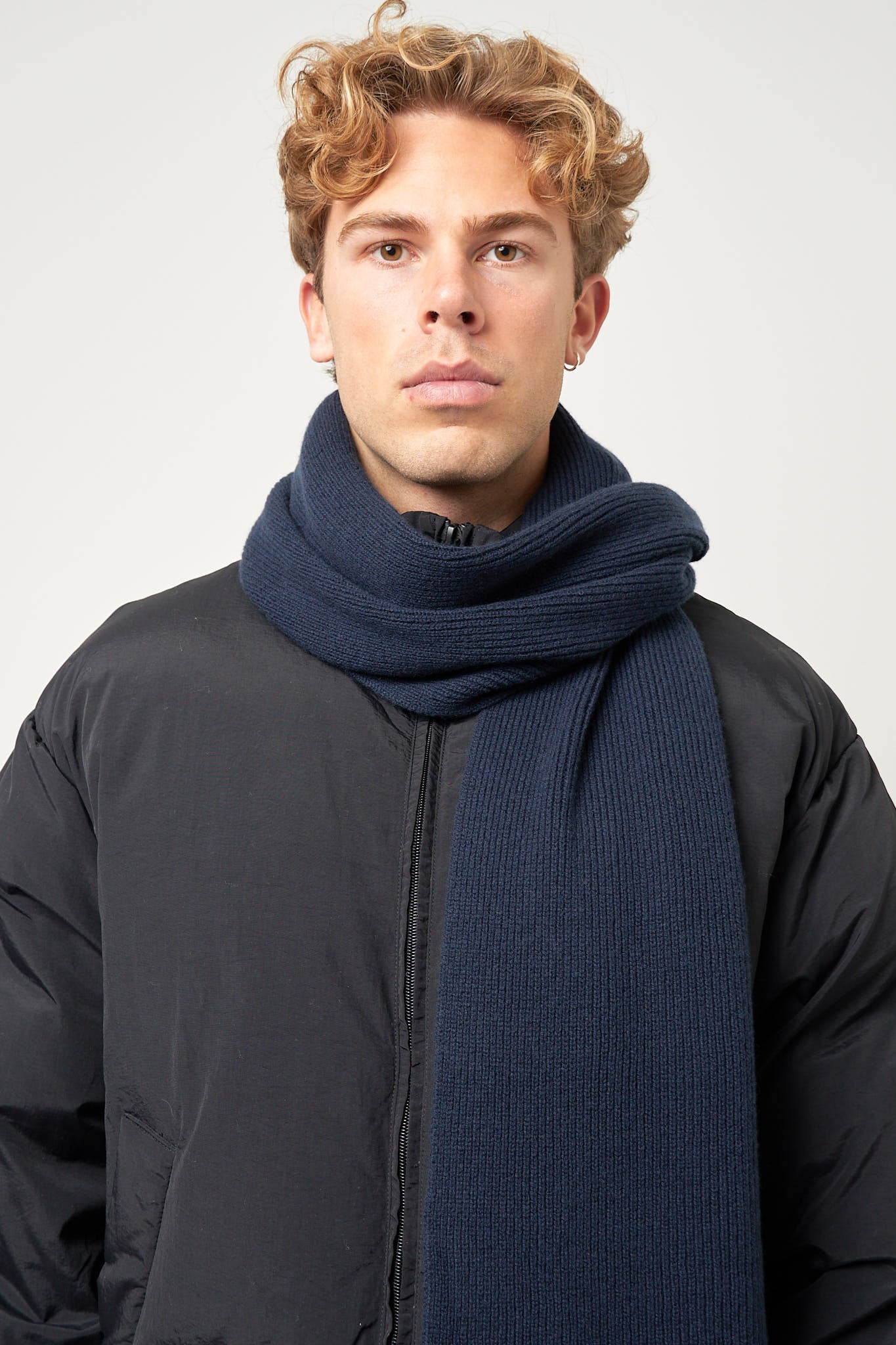 Windsor Cashmere Scarf Navy - Image 3