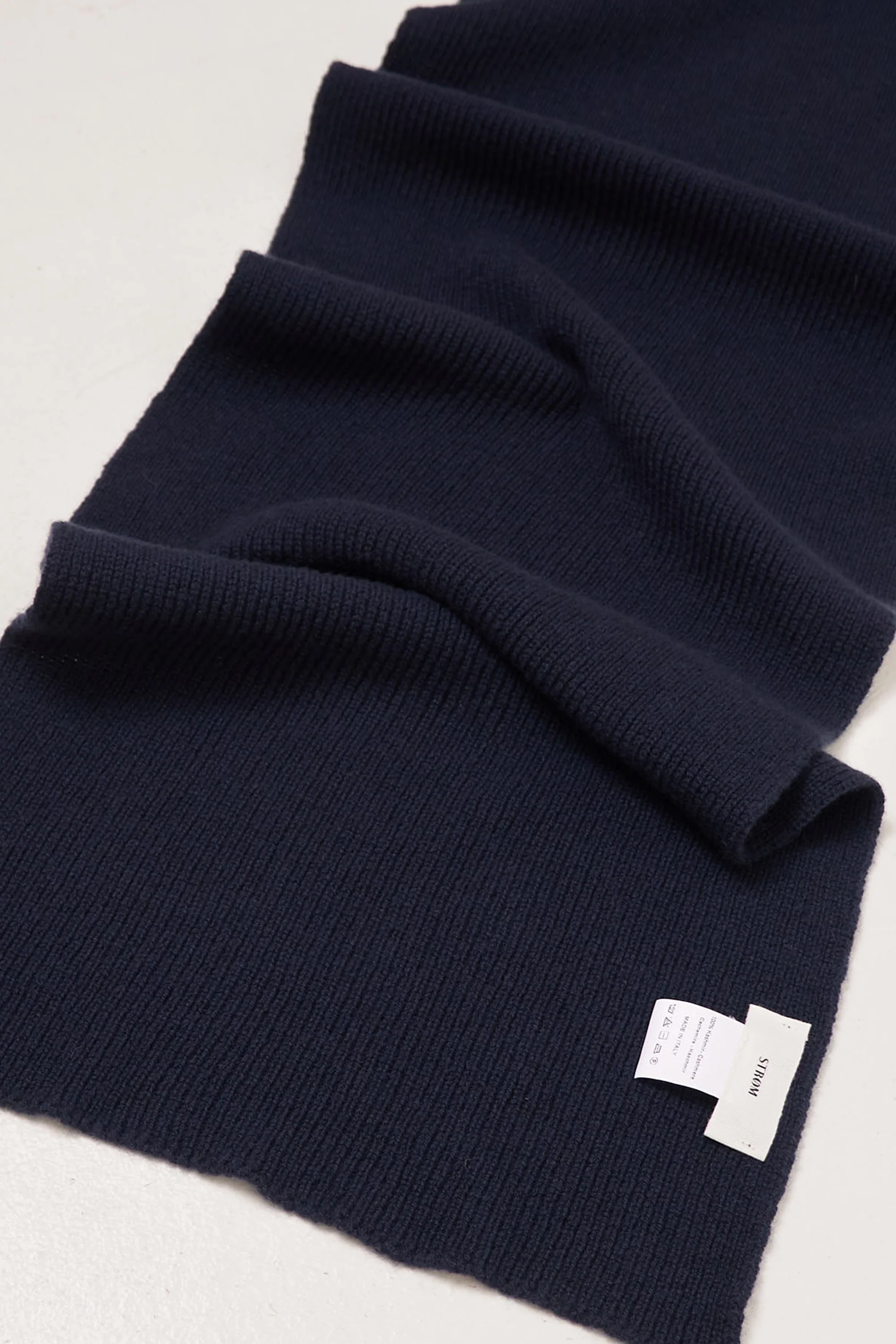 Windsor Cashmere Scarf Navy - Image 4