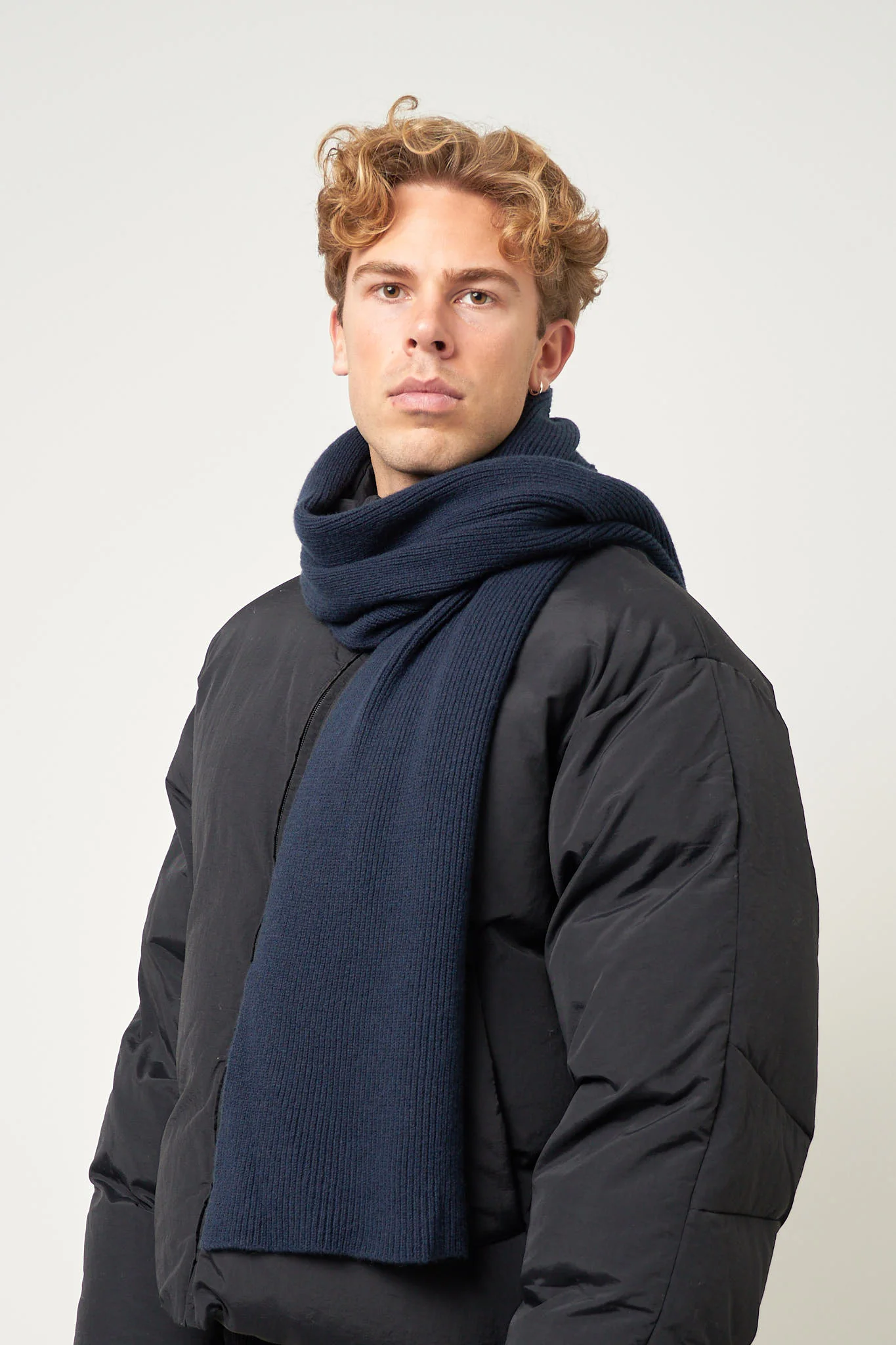 Windsor Cashmere Scarf Navy - Image 5