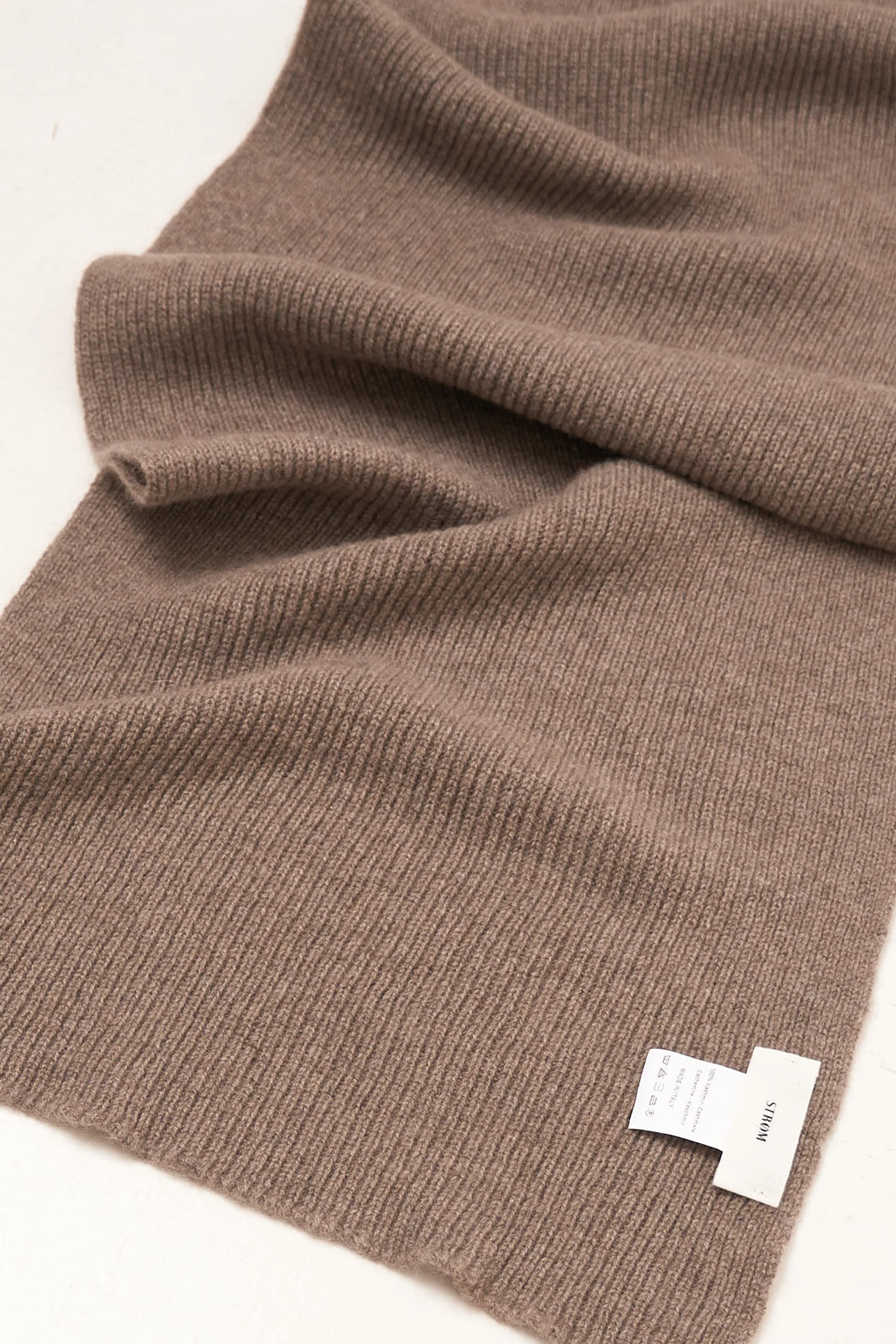 Windsor Cashmere Scarf Taupe - Image 4